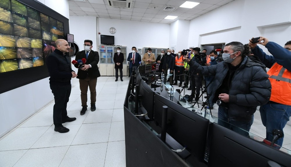 Ulaştırma ve Altyapı Bakanı Adil Karaismailoğlu, 2021 yılına Bolu’da bulunan Karayolları Genel Müdürlüğü (KGM) Bolu Dağı Bakım ve İşletme Şefliğindeki personellerle beraber girdi.