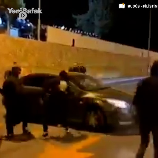 İsrailli işgalcilerden Filistinlilere linç girişimi: Taş atın annesini alın!