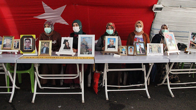 Acılı aileler, PKK'nın ve HDP'nin sonunun gelmesi için dua ediyor.