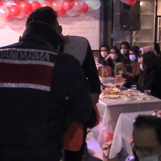 Jandarmadan Silivride yılbaşı partisi verilen villaya baskın