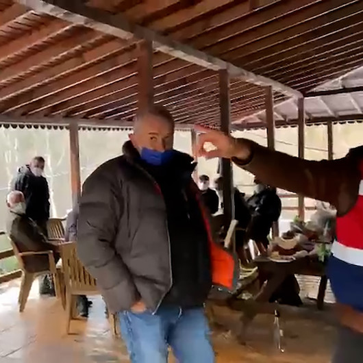 CHP’li başkandan sokağa çıkma yasağında içkili alem: Komutanım mesafeyi koruduk