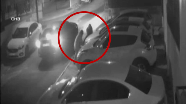Siparişe göre far çalan hırsızlar önce kameraya sonra polise yakalandı
