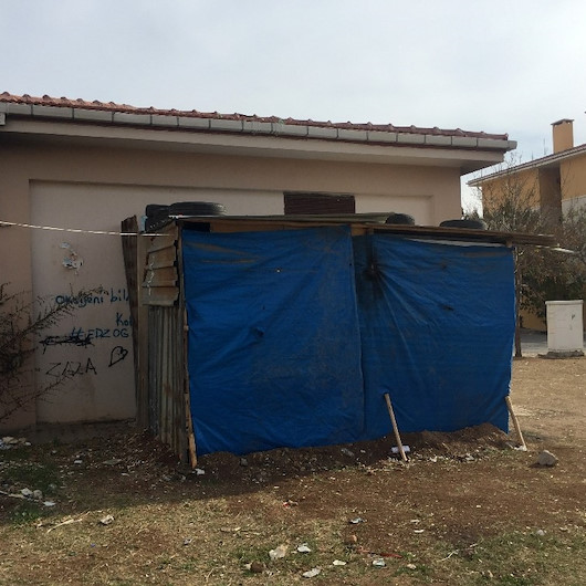 Naylon brandadan baraka yapıp kumar oynarken yakalandılar