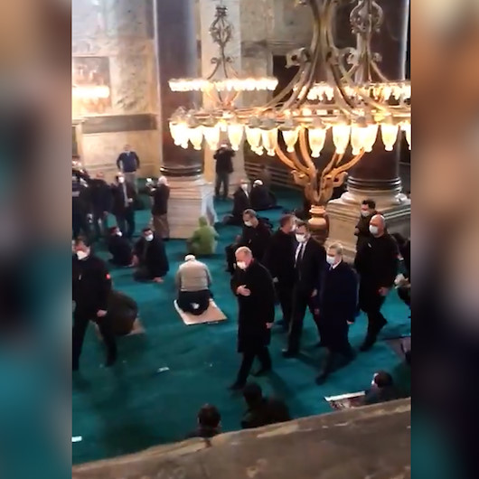 Cuma namazında Cumhurbaşkanı Erdoğanı gören Ayasofya Camisi cemaati onu tekbirlerle karşıladı