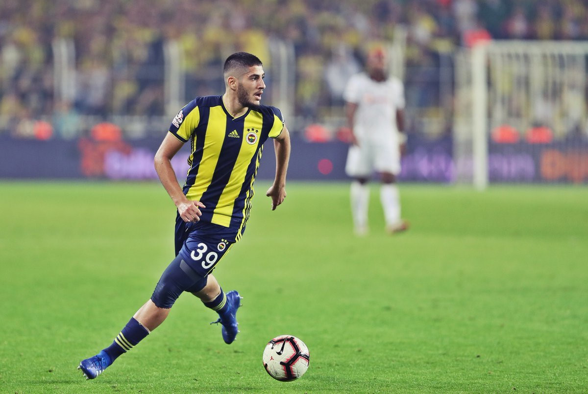 Benzia, Fenerbahçe formasıyla çıktığı 20 maçta 2 asist kaydetmişti.