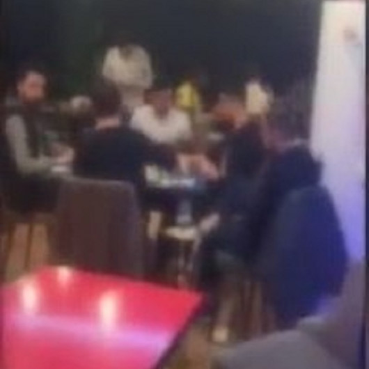 Sultangazide kapalı olması gereken kafede oyun oynayanlara 50 bin lira ceza kesildi