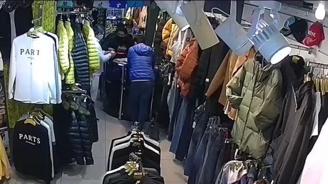 İstanbul’un göbeğinde organize dolandırıcılık ve hırsızlık kamerada