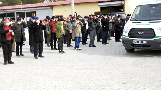 Koronavirüse yakalanan iki kardeş bir saat arayla hayatını kaybetti.