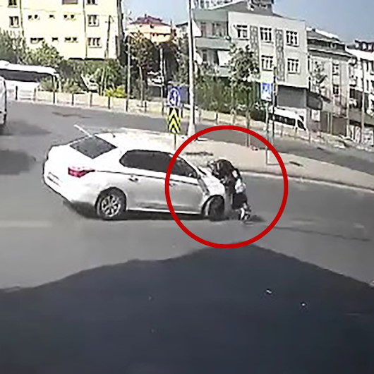 Küçükçekmecede kazalarıyla ünlü olan kavşak, sosyal medyada milyonlarca kez izlendi