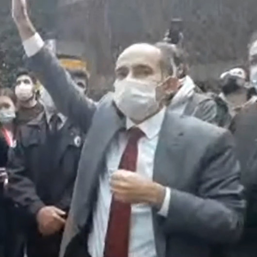 Rektör Bulunun Üşüyorum çay içelim teklifine Boğaziçililerden cevap: Hayır beraber çay içti derler