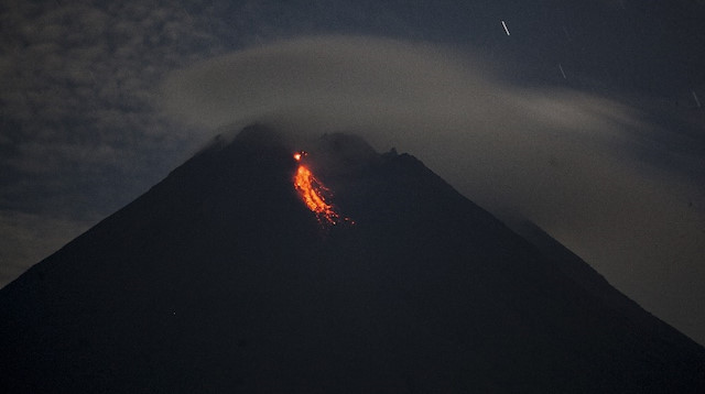 Merapi Yanardağı’nda iki patlama meydana geldi.