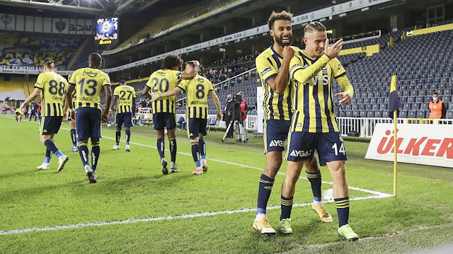 Fenerbahçeli futbolcuların gol sevinci.