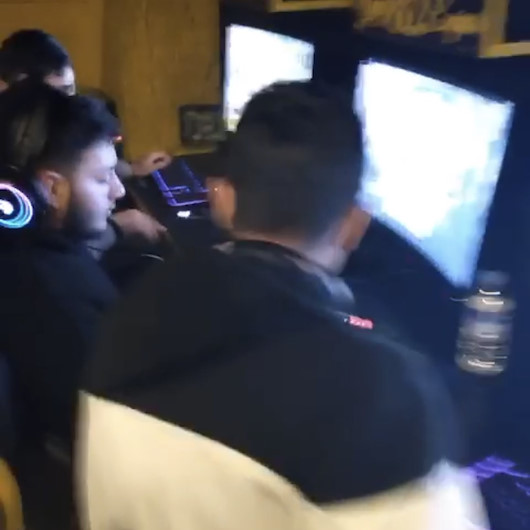 Esenyurtta baskın yiyen gamerlar oyunu bırakmadı