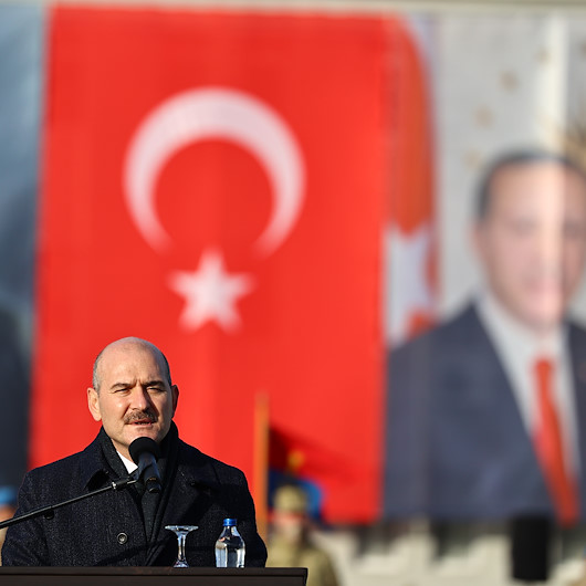 Soylu, Şimdi sizlere soruyorum dedi, jandarma yeri göğü inletti: Daima hazır!