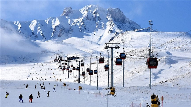 جبل "أرجييس" التركي.. الوجهة المفضلة لتزلج السياح