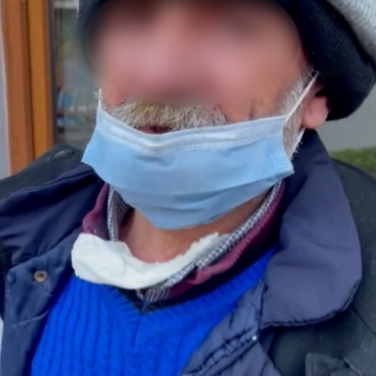 Eyüpsultanda zabıta ekiplerinin yakaladığı mendil satıcısının üzerinden uyuşturucu çıktı