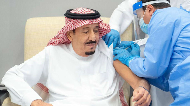 Suudi Arabistan Kralı Selman koronavirüs aşısı oldu.