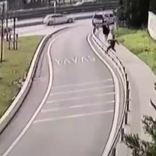 Esenyurtta kapkaça uğrayan Özbek kadın kapkaççının arkasından bakakaldı
