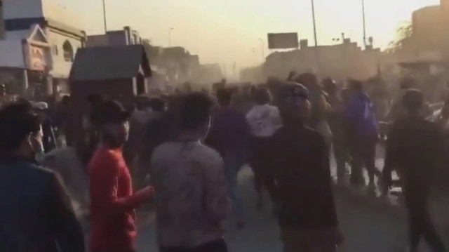 Irak'ta sokaklar yeniden karıştı: Protestolarda ölü ve yaralılar var