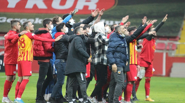 Sarı-kırmızılılar, Yeni Malatyaspor galibiyeti sonrası büyük sevinç yaşadı. 