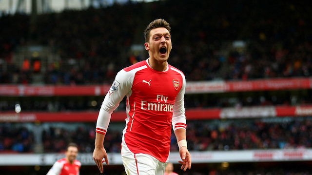 Arsenal formasıyla 254 maça çıkan Mesut Özil, 44 gol atarken 77 de asist kaydetti.