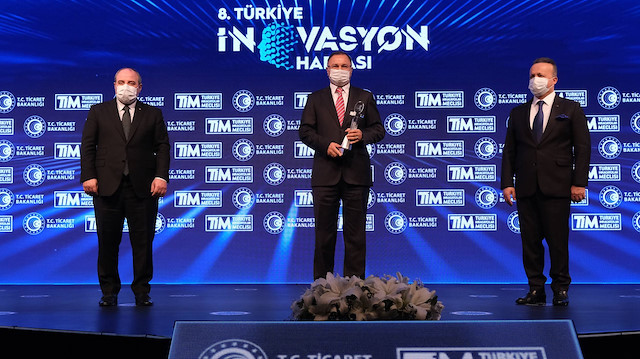  Birincilik ödülünü Veribilim Yazılım Kurucu Ortağı ve Genel Müdürü Bülent Sarı, Sanayi ve Teknoloji Bakanı Mustafa Varank ve TİM Başkanı İsmail Gülle’den aldı. 