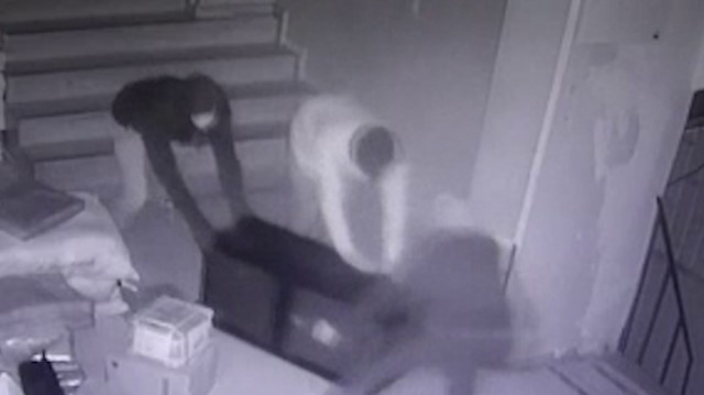 Diyarbakırda hırsızlar hem sadaka kutusunu hem de işçilerin maaşının bulunduğu 300 kiloluk kasayı çaldı