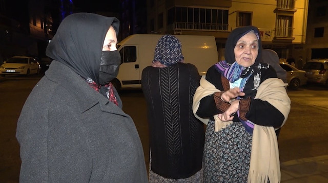 Ankara'daki deprem sonrası vatandaş kendini panikle sokağa attı.