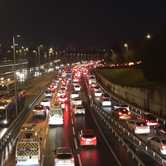 Kısıtlama sonrası 15 Temmuz Şehitler Köprüsünde trafik yoğunluğu
