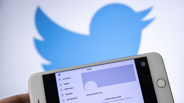 Twitter permanently suspends Trump's account

