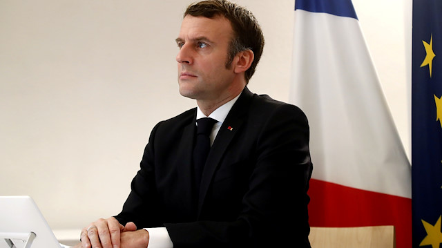 Fransa'da Macron'un getirdiği yasalar tartışılıyor.