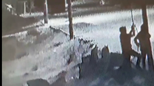 Tekirdağ'da telefon hattı kablolarını çalan hırsızlar kameraya yakalandı
