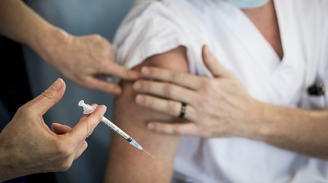 AstraZeneca aşısına onay için EMA'dan tavsiye kararı çıkarsa, AB'deki üçüncü aşı olacak. 