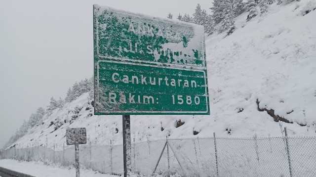 Ankara'da kar yağışı başladı.