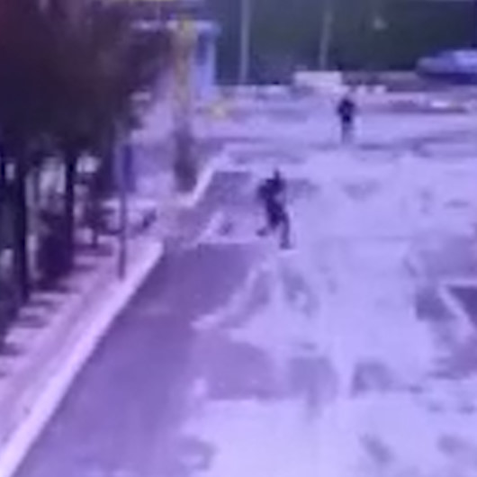 Erzincanda fırtınanın uçurduğu çatıların altında kalmamak için böyle kaçtılar
