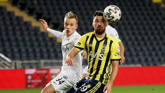 Sinan Gümüş, sarı-lacivertli formayla çıktığı 11 maçta 2 gol atarken, 1 de asist yaptı.
