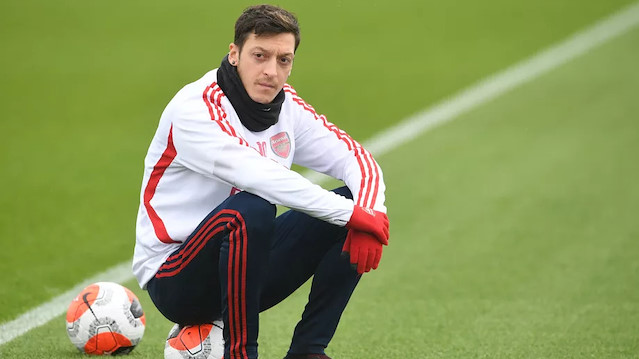 Mesut Özil, Arsenal'de sezon başında kadro dışında kalmıştı.