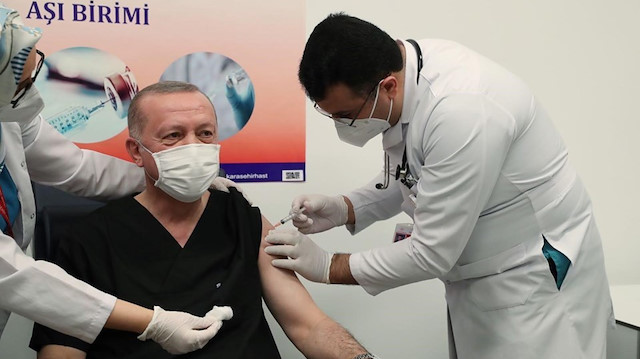 Cumhurbaşkanı Erdoğan, dün akşam Ankara Şehir Hastanesi'nde aşı oldu.