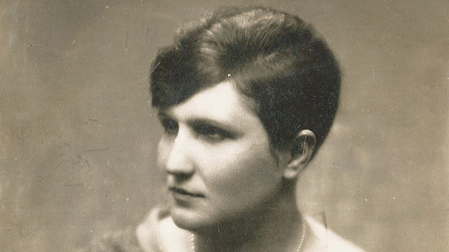 Şukûfe Nihal Hanım’ın (1896-1973) büyük boy fotoğrafı ve yakın dostu Halide Nusret Zorlutuna’ya (1901-1984) yolladığı 8 Kasım 1960 tarihli Osmanlıca mektubu da müzayede satışa sunulmuştur.