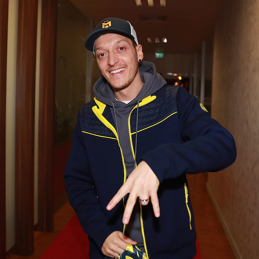 Fenerbahçenin Mesut Özil transferi dünya basınında geniş yer buldu