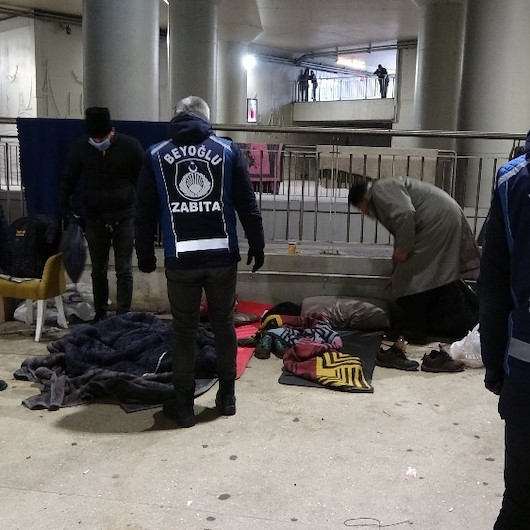 Taksim’de sokakta yaşayan evsizler otele yerleştirildi