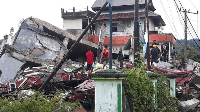 إندونيسيا.. ارتفاع ضحايا الزلزال إلى 78 قتيلًا 
