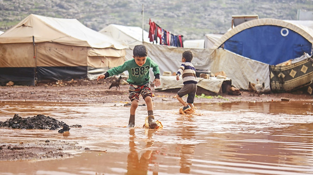 Görevliler 513 çadıra ulaştı ve bunlardan 278 tanesinin tamamen kullanılamaz hale geldiğini tespit etti.