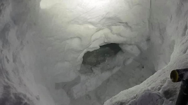 Kaybolan küçük çocuğun yaptığı kardan mağara.