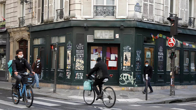 Fransa'da sokağa çıkma yasakları uygulanıyor.