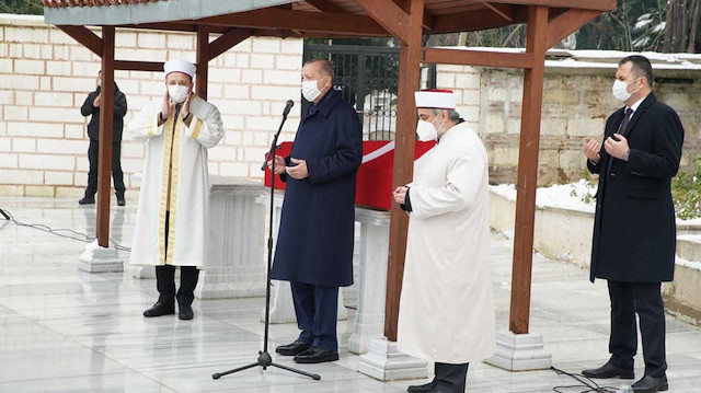 Cenaze töreni, İstanbul Merkezefendi Camii’nde düzenlendi.