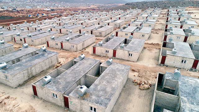 Türkiye STK’ların da desteğiyle İdlib’de çadırlarda kalan Suriyeliler için kalıcı konutlar inşa ediyor. 