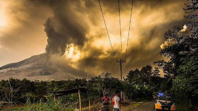 انفجار ببركان "سينابونغ" في إندونيسيا