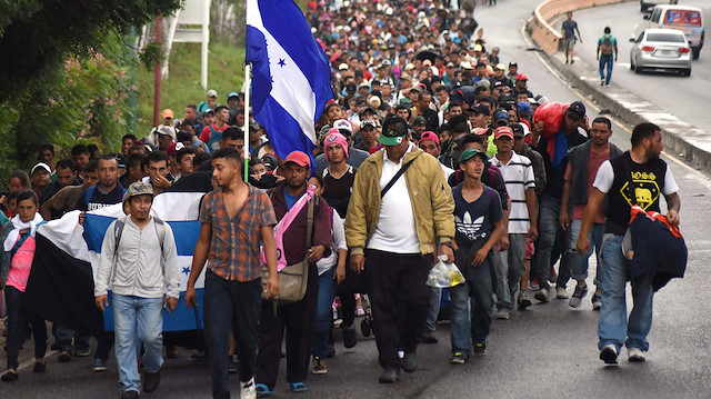 Guatemala ordusu Honduraslı göçmenleri joplarla dövdü