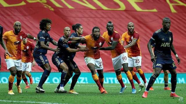 Galatasaray-Fenerbahçe karşılaşmasından bir kare